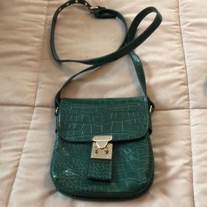 Green crossbody bag